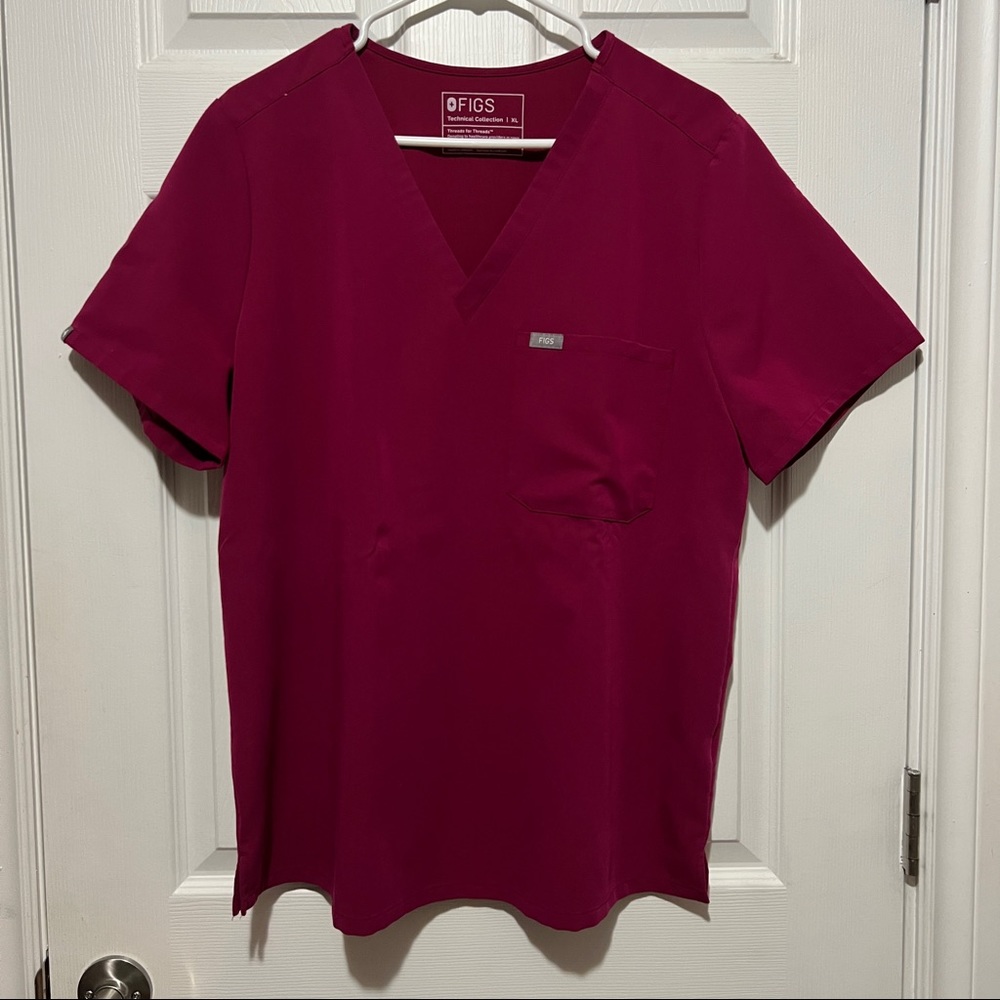Figs Women’s catarina 1 pocket scrub top in deep magenta